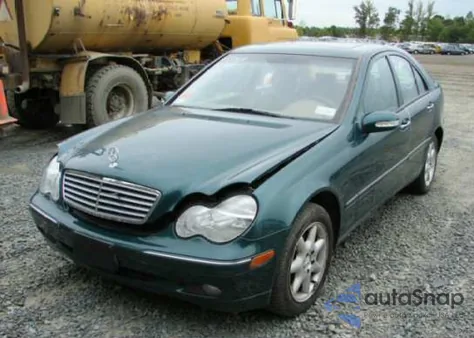 2001 Mercedes-Benz C240 z USA, uszkodzony, nr VIN WDBRF61J01F125660